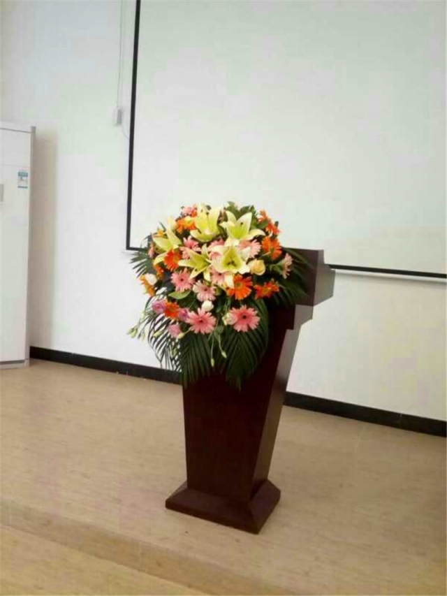 讲台花